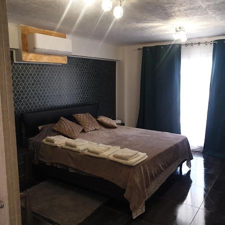 Ahoy Deluxe Apts Apartamento Agia Napa Exterior foto